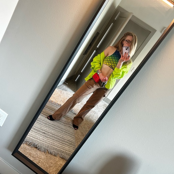 Meet your Posher, Alexis - Picture 2 of 10